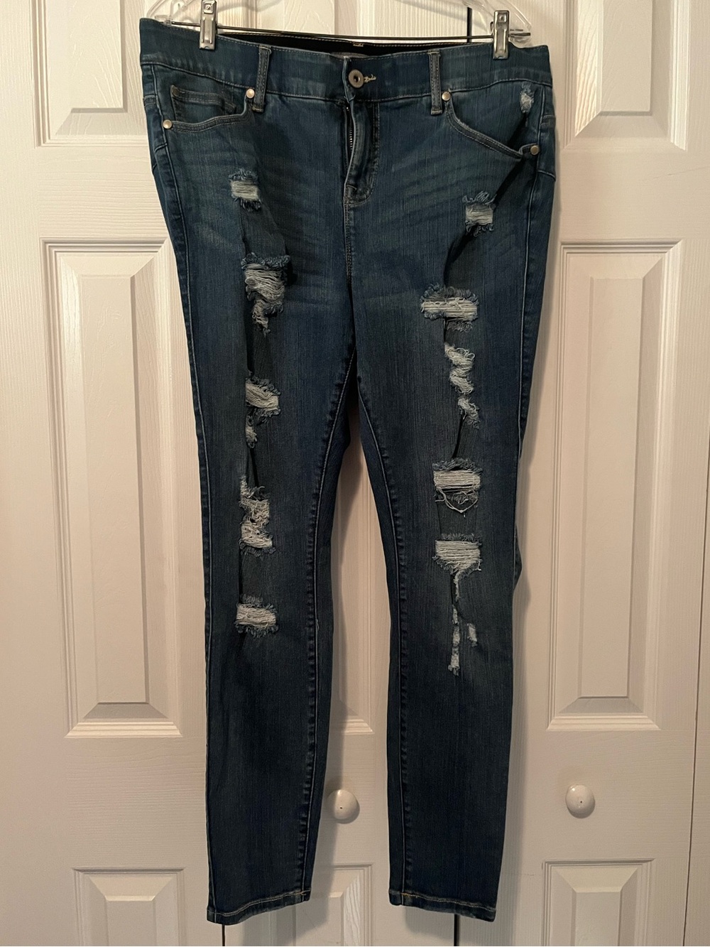 Torrid Bombshell Distressed Skinny Jeans Size 16